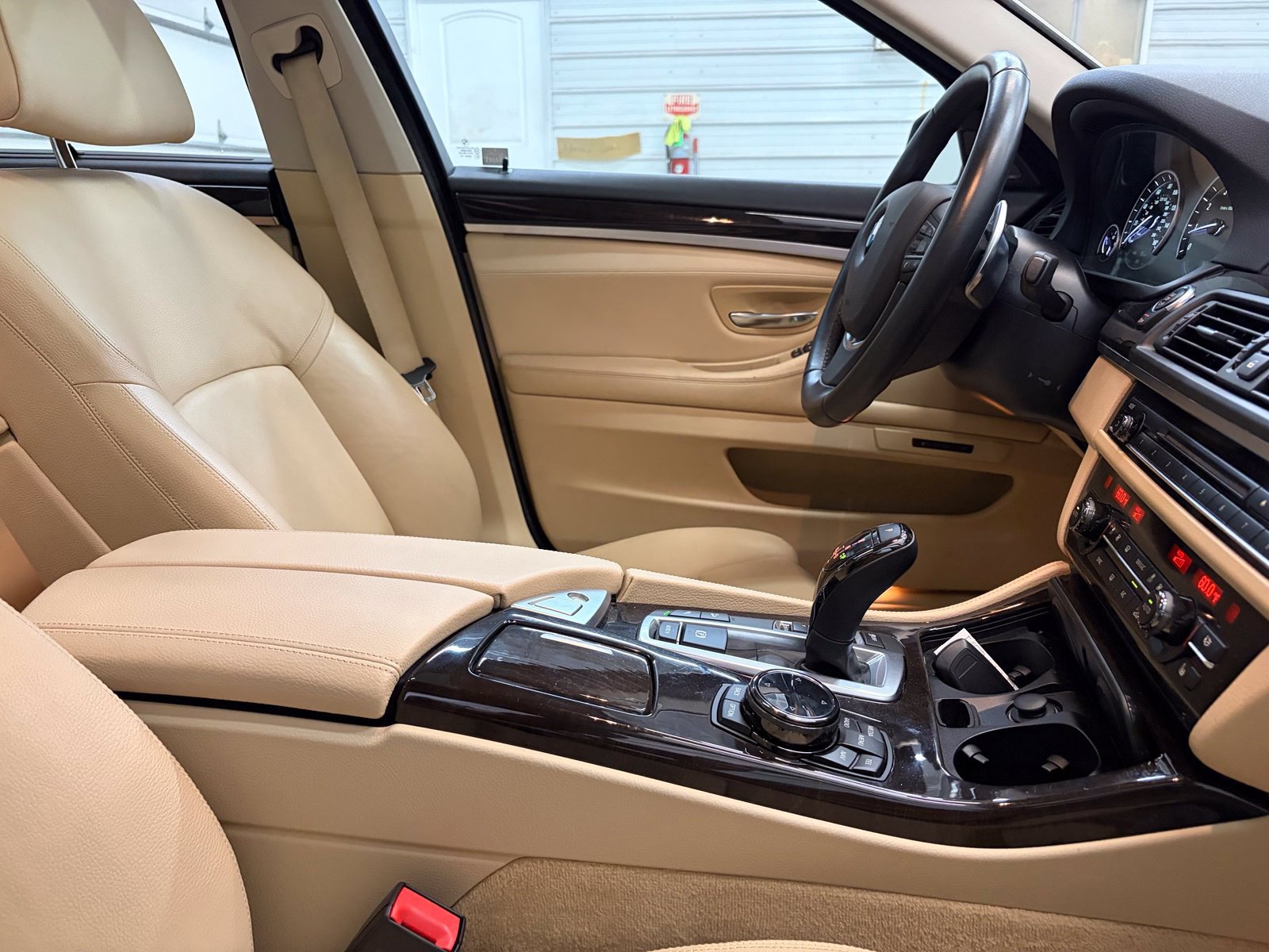 Used 2014 BMW 550i xDrive Sedan AWD/4WD image 28