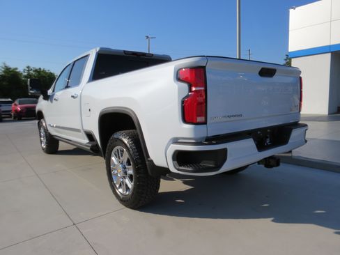 New 2026 Chevrolet Silverado 2500 High Country w/ High Country Premium Package AWD/4WD image 3