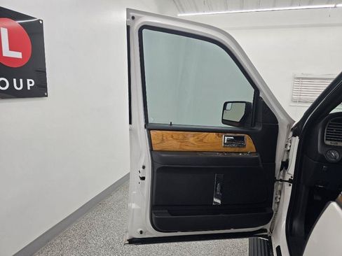 Used 2014 Lincoln Navigator 2WD w/ Equipment Group 101A image 27