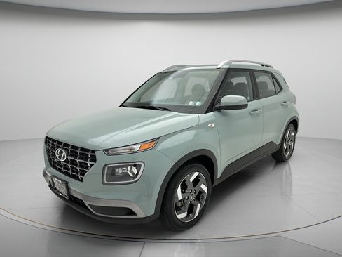 Used 2025 Hyundai Venue Limited FWD image 3