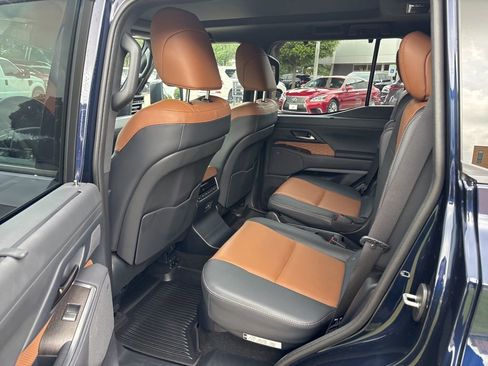 Used 2025 Lexus GX 550 w/ Cold Area Package AWD/4WD image 18