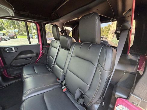 Used 2024 Jeep Wrangler Unlimited Sahara w/ Technology Group AWD/4WD image 30
