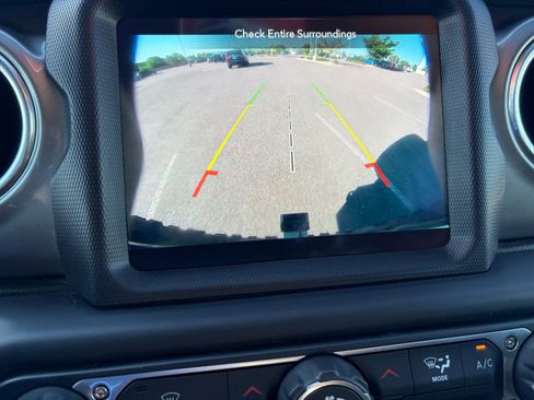 Used 2018 Jeep Wrangler Unlimited Sahara AWD/4WD image 24