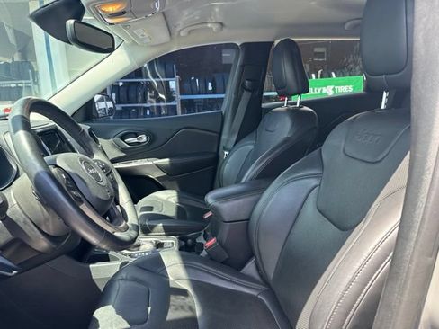 Used 2019 Jeep Cherokee Limited FWD image 8