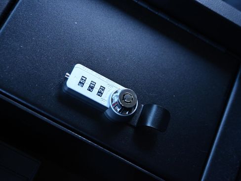 Used 2024 Toyota Tundra Limited image 23