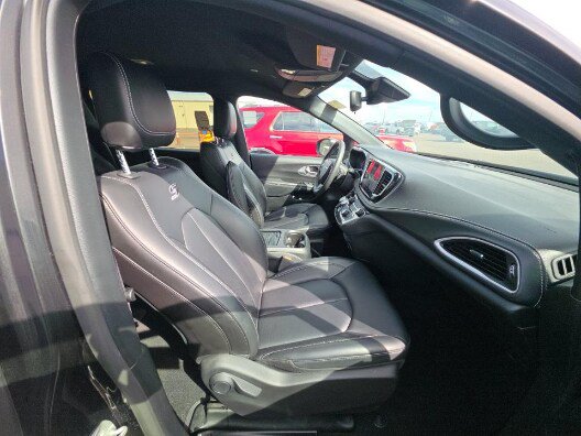 Used 2023 Chrysler Pacifica Touring-L w/ S Appearance Package FWD image 13