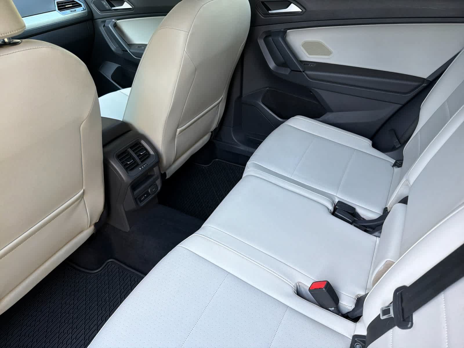 Used 2019 Volkswagen Tiguan SE w/ Panoramic Sunroof Package AWD/4WD image 9