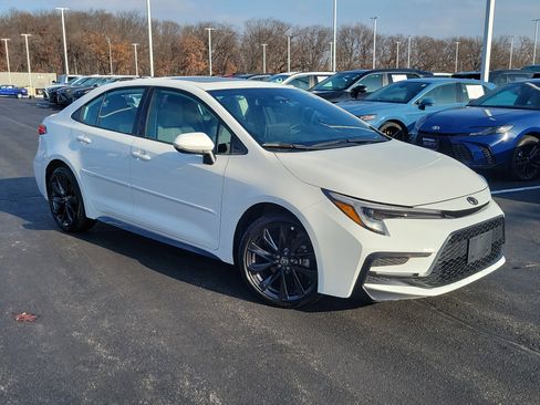 Certified 2025 Toyota Corolla SE image 2