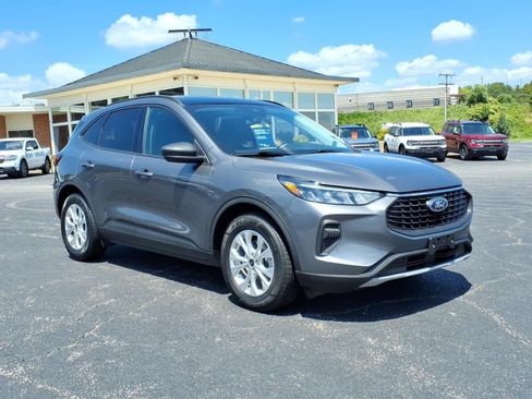 Certified 2025 Ford Escape Active w/ Cold Weather Package FWD image 2
