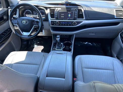 Used 2017 Toyota Highlander Plus w/ Carpet Mat Package image 17