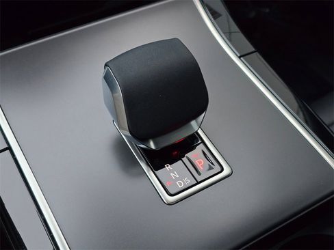 New 2025 Land Rover Range Rover Velar Dynamic SE image 14