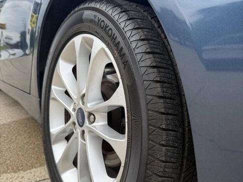 Used 2019 Ford Fusion SE FWD image 11