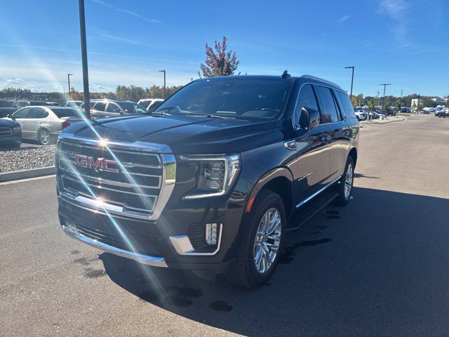 Used 2022 GMC Yukon SLT w/ SLT Luxury Package AWD/4WD image 2