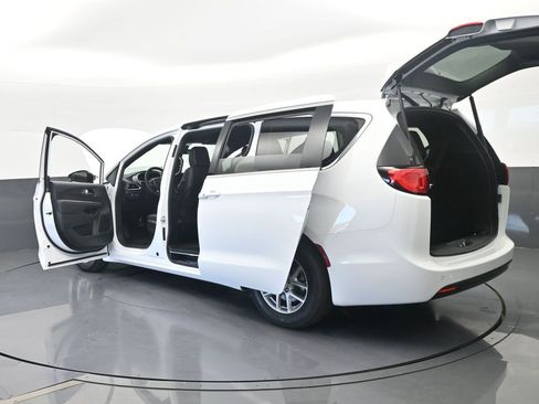 New 2026 Chrysler Voyager LX image 71