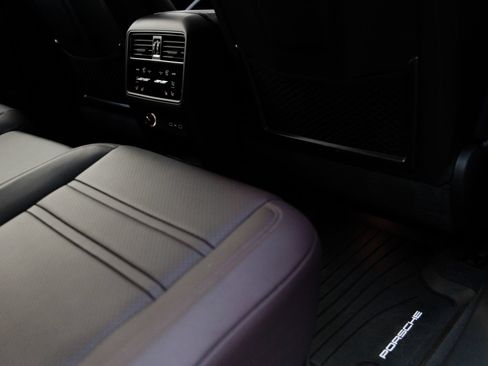 Certified 2026 Porsche Cayenne Coupe AWD/4WD image 36