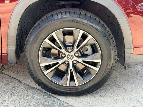 Used 2018 Toyota Highlander LE FWD image 28