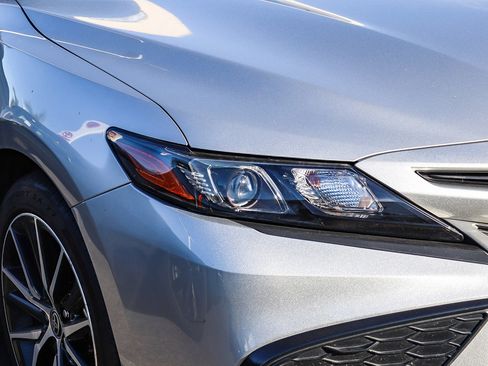 Used 2021 Toyota Camry SE image 5