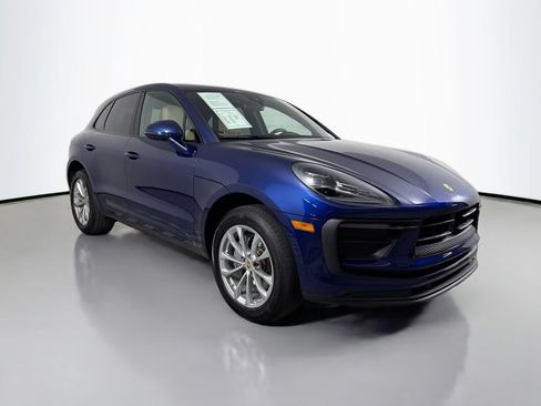 Used 2024 Porsche Macan AWD/4WD image 3