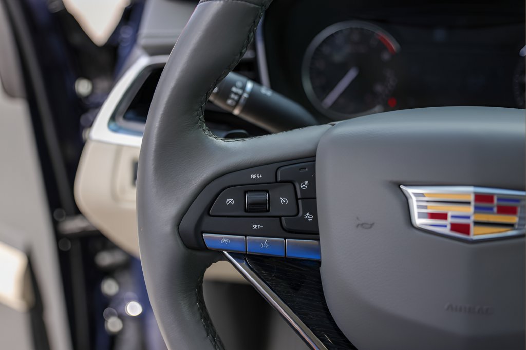 Used 2025 Cadillac XT6 Premium Luxury FWD image 14