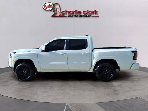 Certified 2024 Nissan Frontier SL RWD image 3