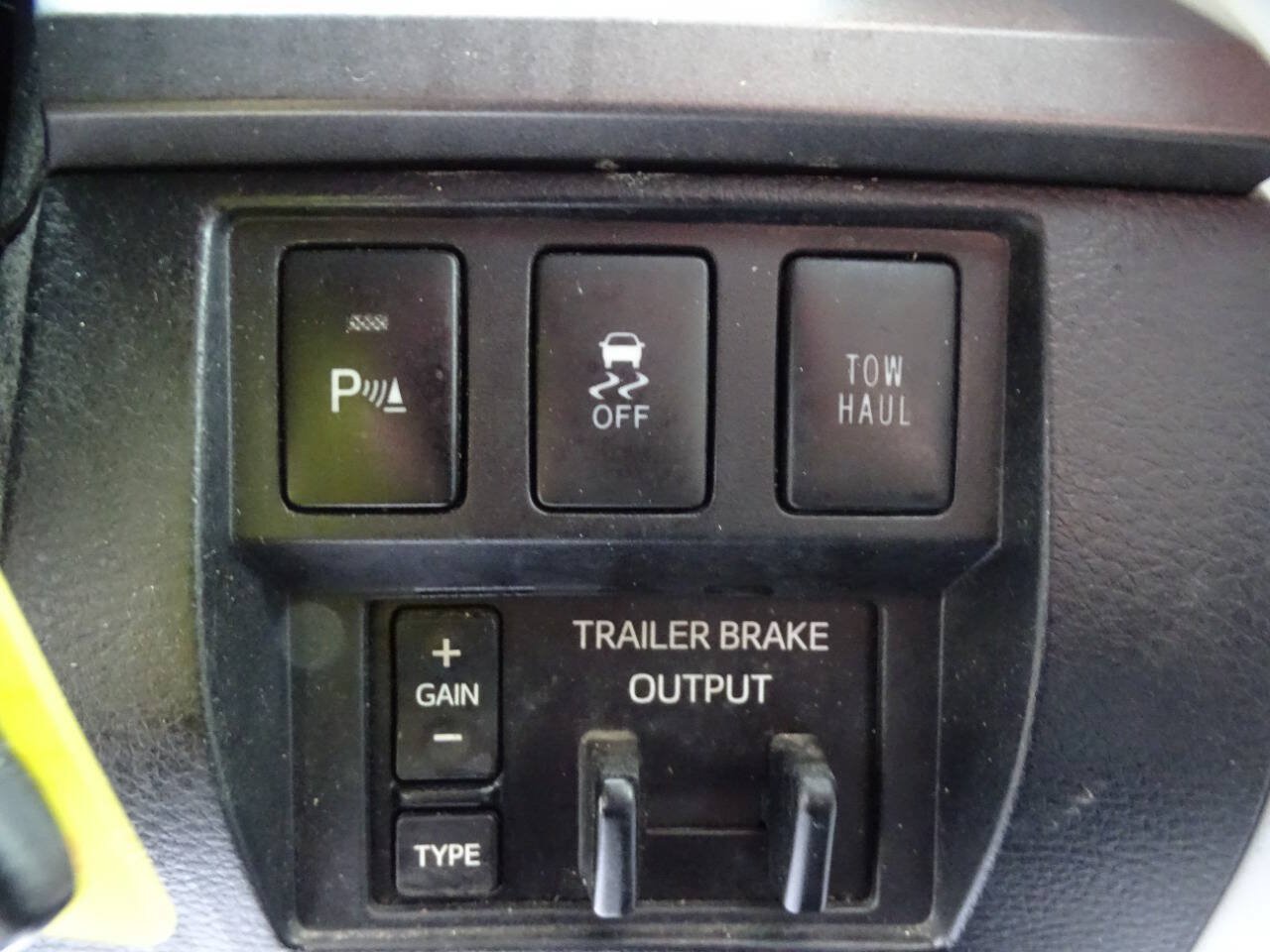 Used 2016 Toyota Tundra CrewMax w/ TRD Off-Road Pkg AWD/4WD image 22