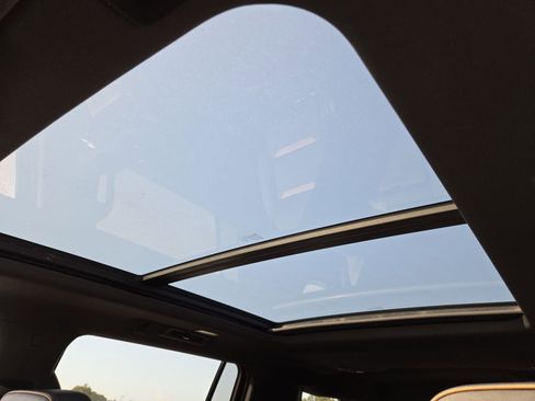 Used 2023 GMC Yukon XL AT4 w/ AT4 Premium Plus Package image 4