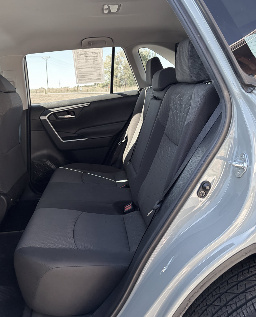Used 2021 Toyota RAV4 XLE FWD image 19