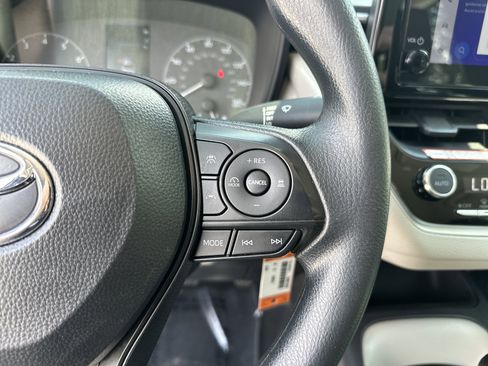 Certified 2025 Toyota Corolla LE FWD image 20