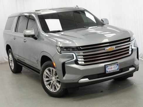 Used 2023 Chevrolet Suburban High Country AWD/4WD image 4