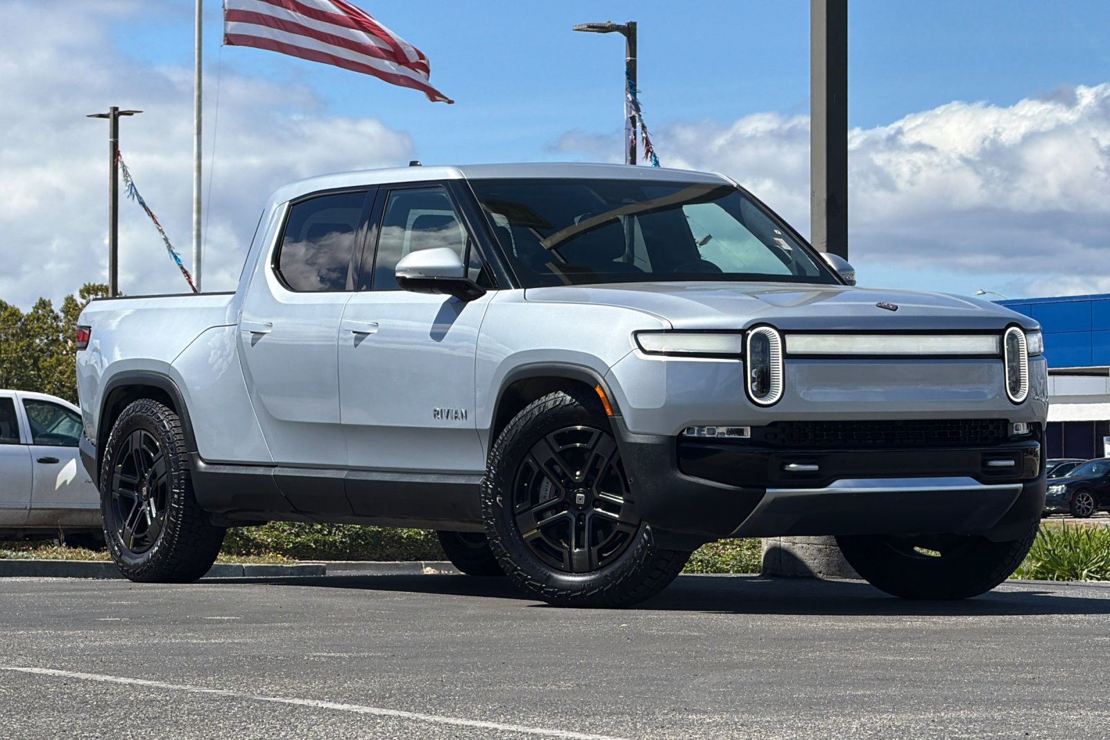 Used 2023 Rivian R1T Adventure Dual AWD/4WD image 2