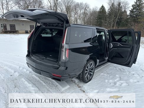 Used 2022 Cadillac Escalade ESV Sport w/ Touring Package image 38