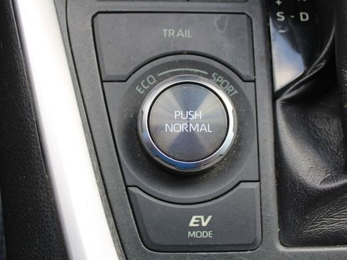 Used 2019 Toyota RAV4 XSE image 37