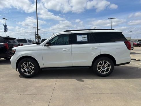 New 2026 Ford Expedition Active image 4