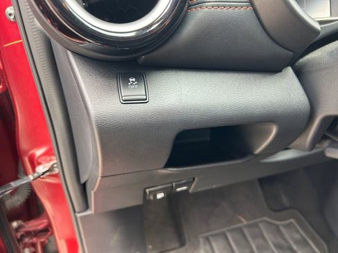 Used 2019 Nissan Kicks SR w/ SR Premium Package FWD image 21