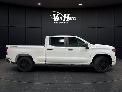 Used 2023 Chevrolet Silverado 1500 Custom AWD/4WD image 8