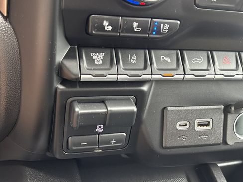 Used 2022 Chevrolet Silverado 2500 High Country w/ Technology Package AWD/4WD image 47