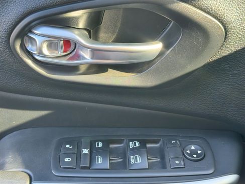 Used 2018 Jeep Cherokee Latitude Plus w/ Trailer Tow Group image 23