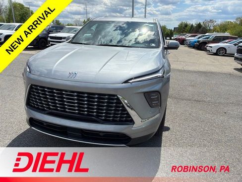 Used 2026 Buick Enclave Avenir AWD/4WD image 2