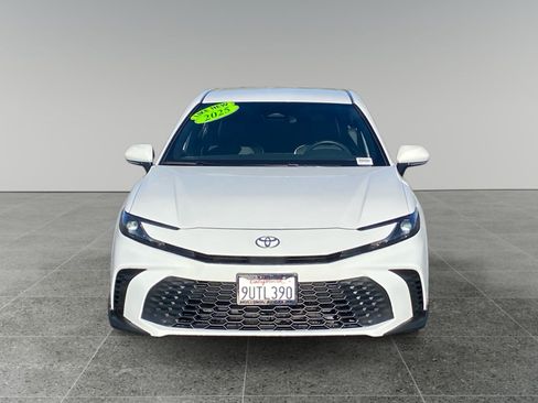 Used 2025 Toyota Camry SE FWD image 8