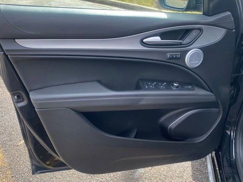 Used 2023 Alfa Romeo Stelvio Veloce image 15