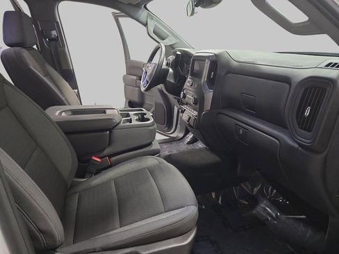 Used 2024 Chevrolet Silverado 2500 Custom w/ Custom Convenience Package image 9