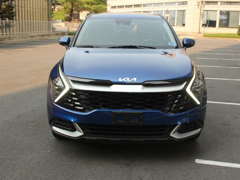 Used 2024 Kia Sportage EX FWD image 3