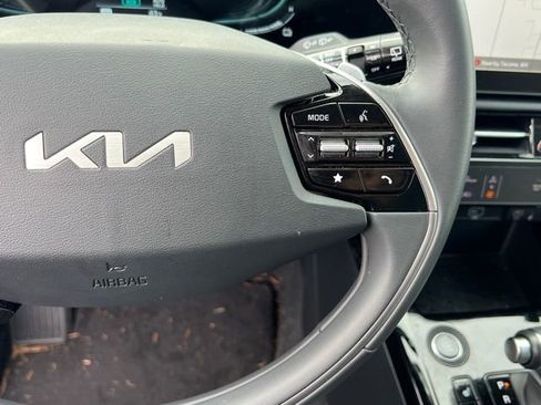 Certified 2024 Kia Niro EX image 24