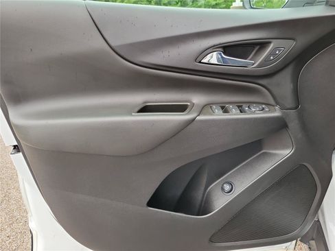 Used 2024 Chevrolet Equinox LT FWD image 22