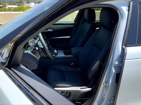 New 2026 Land Rover Range Rover Velar Dynamic SE image 13