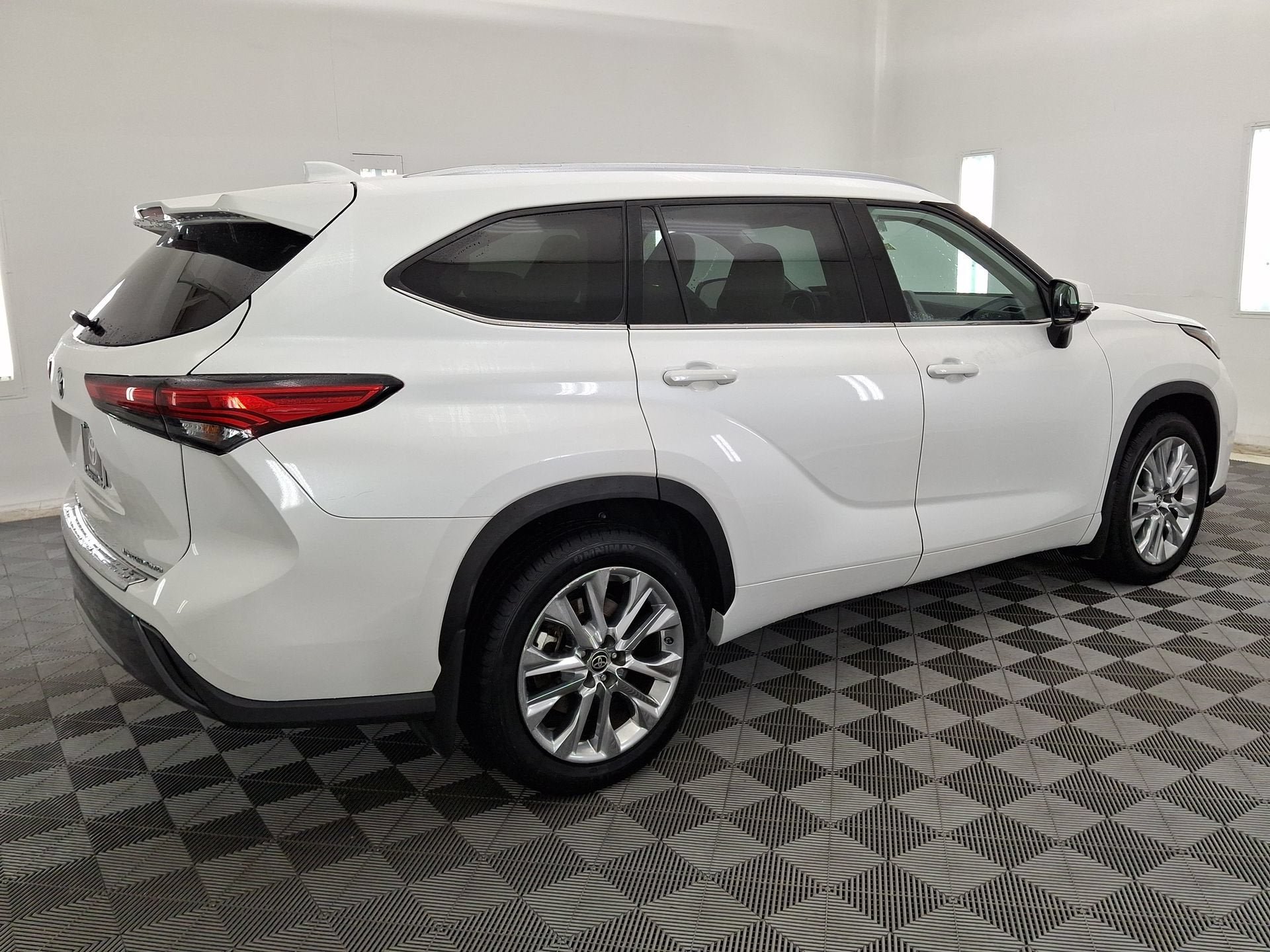 Used 2023 Toyota Highlander Limited AWD/4WD image 26