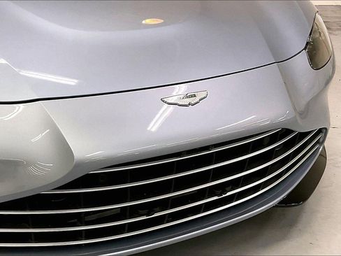 Used 2021 Aston Martin V8 Vantage Base image 31