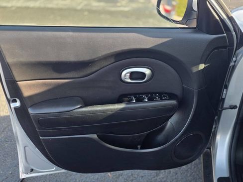 Used 2018 Kia Soul + image 9