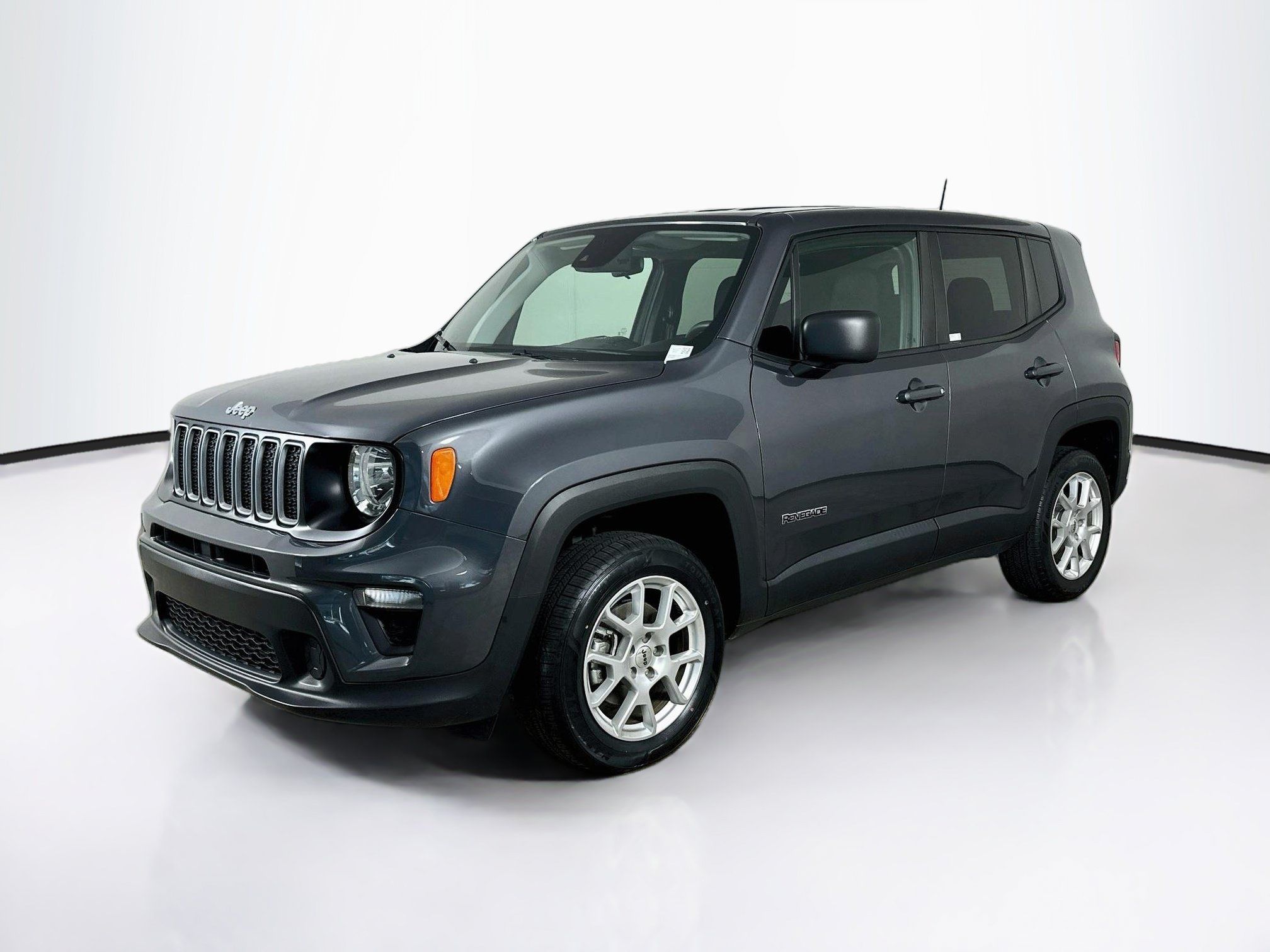 Used 2023 Jeep Renegade Latitude AWD/4WD image 3