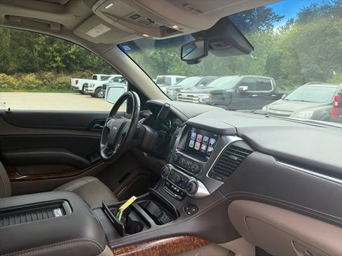 Used 2017 Chevrolet Suburban Premier AWD/4WD image 15